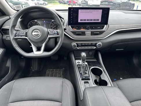 Used 2024 Nissan Altima 2.5 SV w/ SV Premium Package AWD/4WD image 16