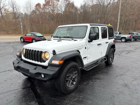 Used 2025 Jeep Wrangler Unlimited Sport image 3