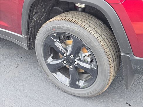 New 2025 Jeep Grand Cherokee Altitude image 16