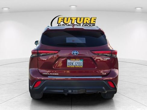 Certified 2020 Toyota Highlander XLE AWD/4WD image 6