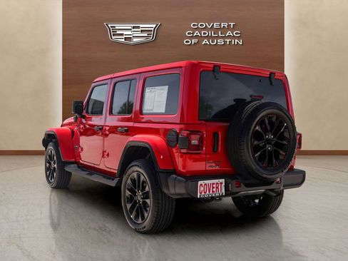 Used 2025 Jeep Wrangler Unlimited Sahara image 3