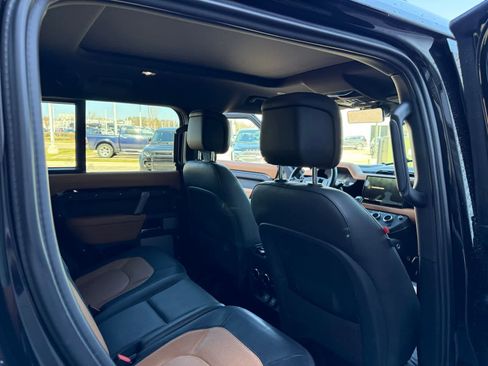 Used 2024 Land Rover Defender 130 X-Dynamic SE image 9