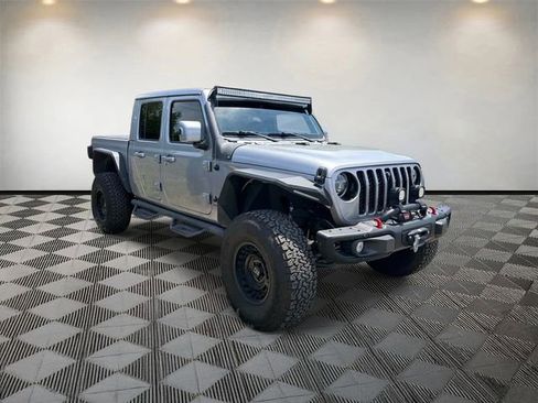 Used 2021 Jeep Gladiator Overland AWD/4WD image 3