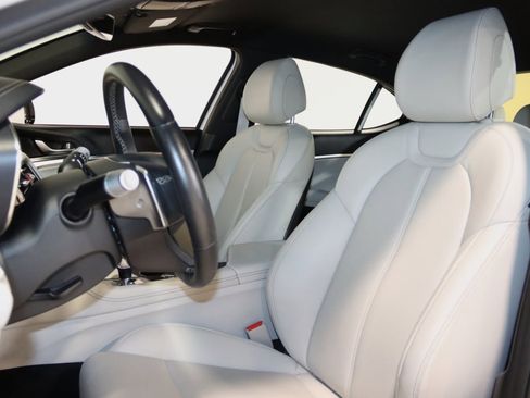 Used 2024 Genesis G70 2.5T image 33