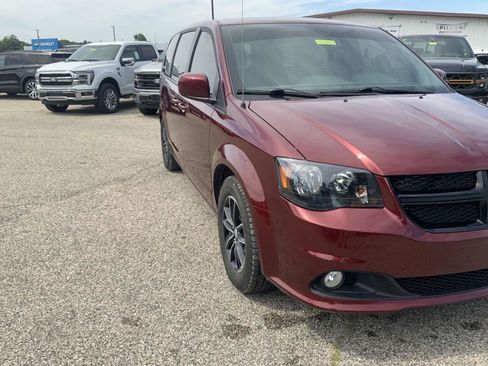 Used 2018 Dodge Grand Caravan SXT w/ Blacktop Package FWD image 10