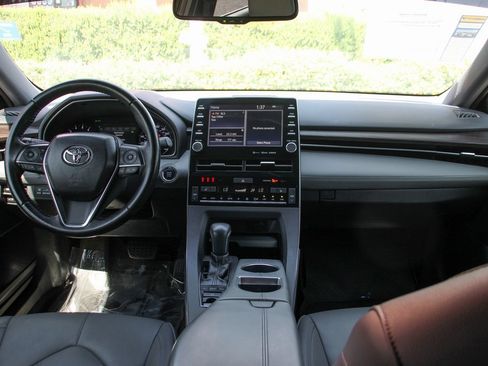 Used 2019 Toyota Avalon XLE image 24