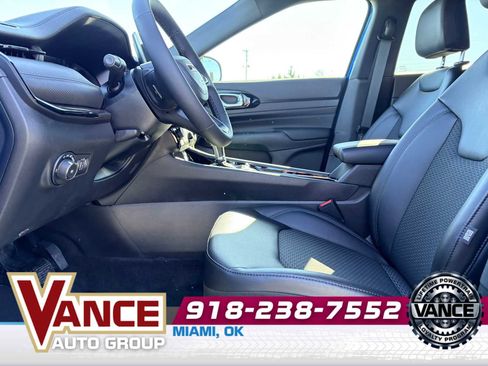 New 2026 Jeep Compass Latitude image 11