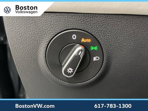 New 2026 Volkswagen Taos SE image 18