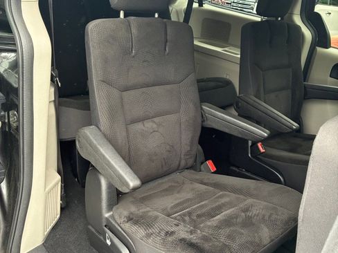 Used 2019 Dodge Grand Caravan SE FWD image 20