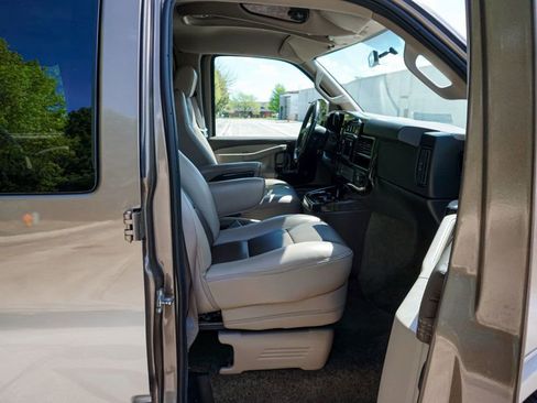 Used 2017 Chevrolet Express 2500 RWD image 31