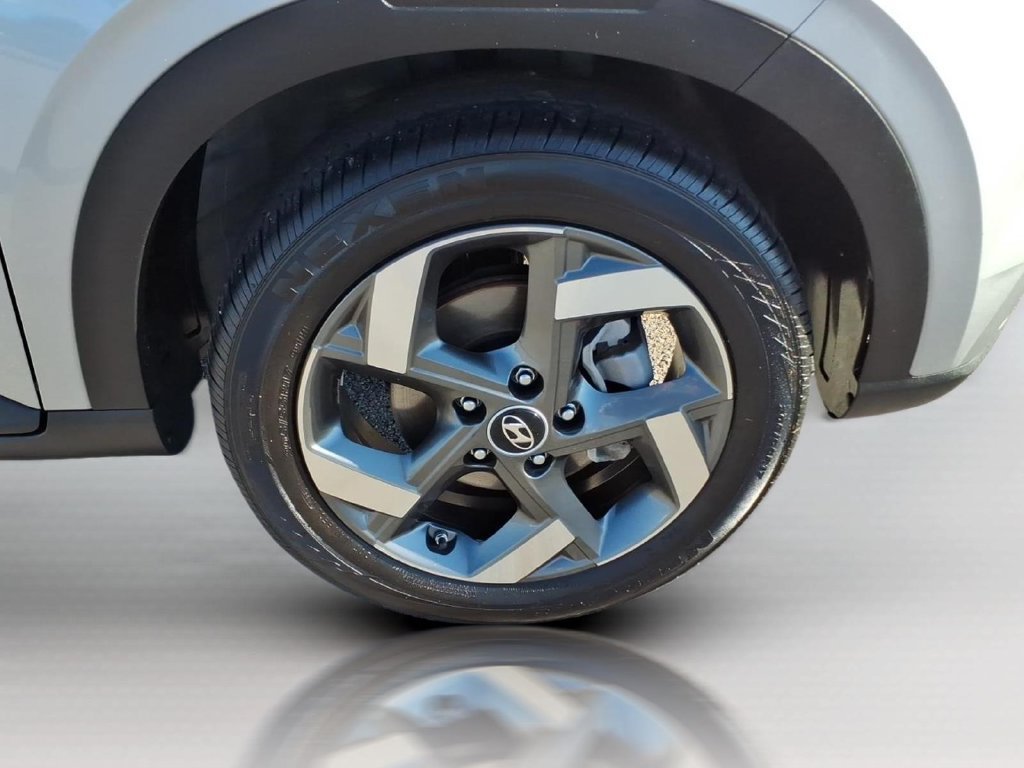 Used 2025 Hyundai Venue SEL FWD image 9