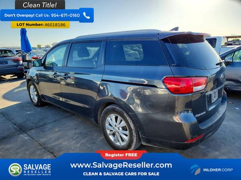 Used 2017 Kia Sedona LX w/ LX Essentials Premium Package image 3