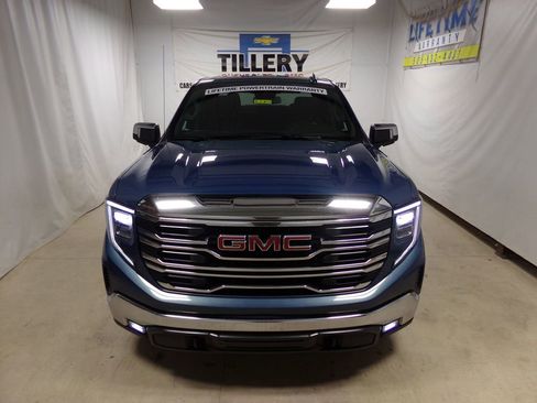 Used 2024 GMC Sierra 1500 SLT image 2