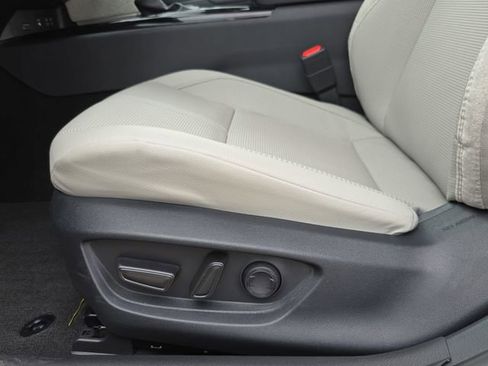 Used 2026 Toyota Camry XLE FWD image 29
