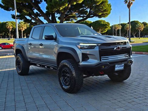 Used 2025 Chevrolet Colorado ZR2 w/ ZR2 Bison Edition image 4