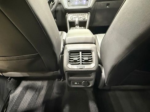 Used 2021 Volkswagen Tiguan SE R-Line AWD/4WD image 33