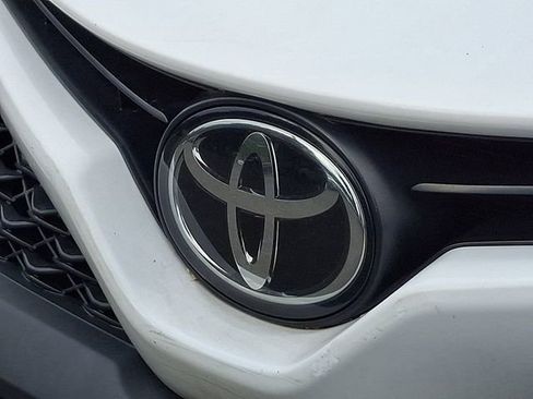 Used 2020 Toyota Camry SE FWD image 32
