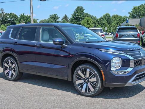 New 2025 Mitsubishi Outlander AWD image 1