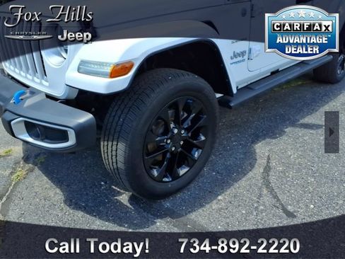 Used 2022 Jeep Wrangler Unlimited Sahara w/ Cold Weather Group AWD/4WD image 5
