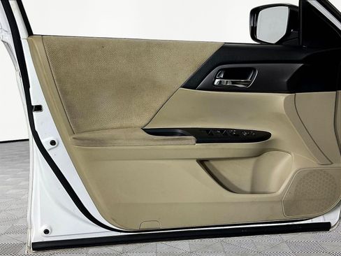 Used 2013 Honda Accord LX image 19