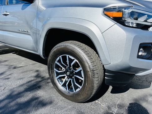 Used 2022 Toyota Tacoma TRD Sport image 3