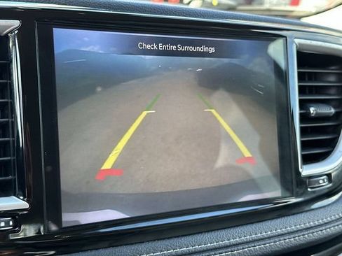 Used 2021 Chrysler Pacifica Touring-L FWD image 23
