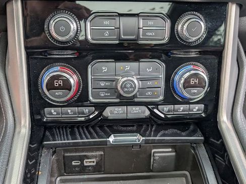 Used 2022 GMC Yukon Denali w/ Denali Ultimate Package image 29