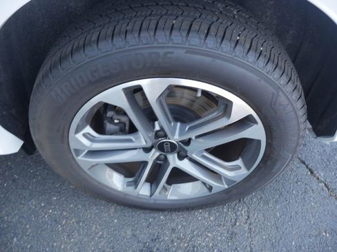 Used 2025 Audi Q5 Premium w/ Convenience Package image 13