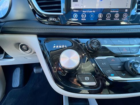 Used 2020 Chrysler Pacifica Limited image 20