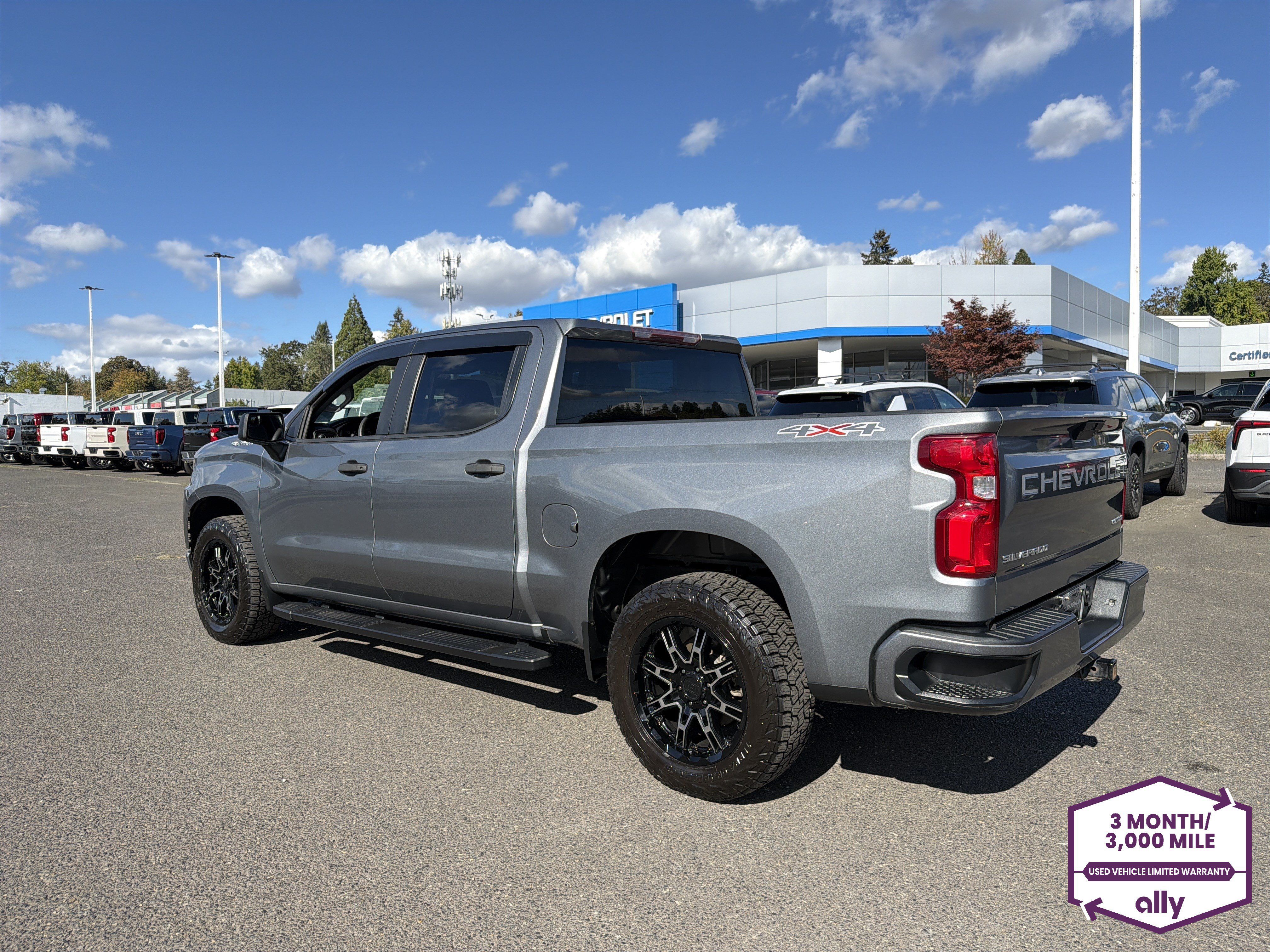Used 2020 Chevrolet Silverado 1500 Custom w/ Custom Value Package AWD/4WD image 3