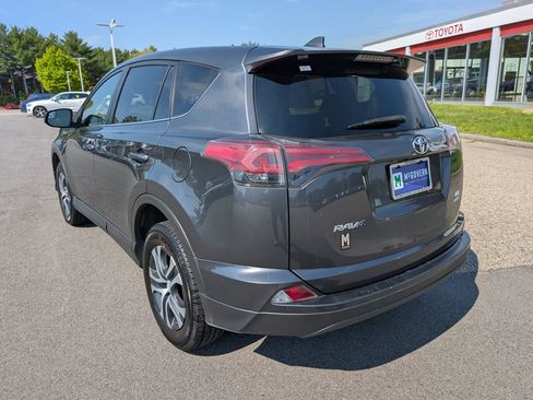 Used 2018 Toyota RAV4 LE AWD/4WD image 3