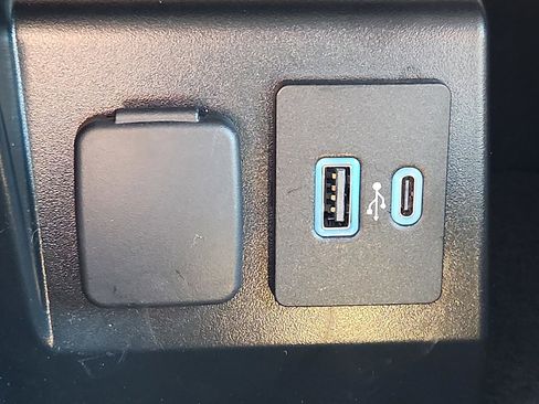 Certified 2022 Ford Explorer XLT w/ Equipment Group 202A image 26