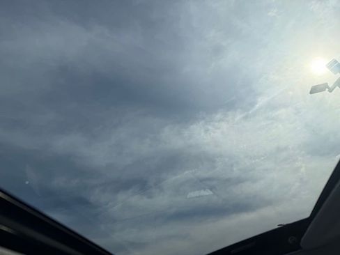 Used 2023 Hyundai Elantra Limited FWD image 9