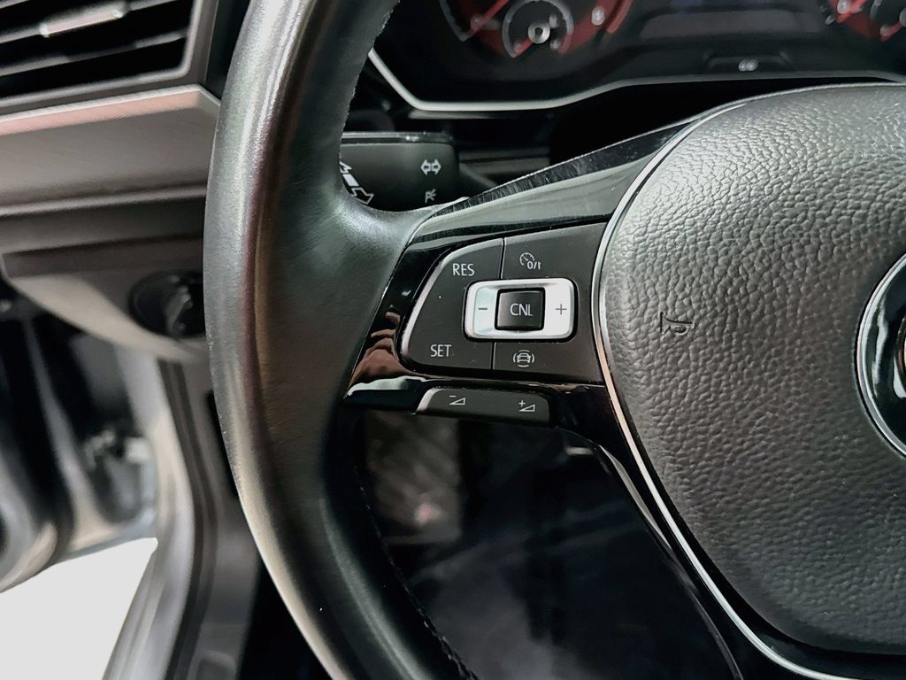 Used 2019 Volkswagen Jetta SE w/ Cold Weather Package FWD image 12