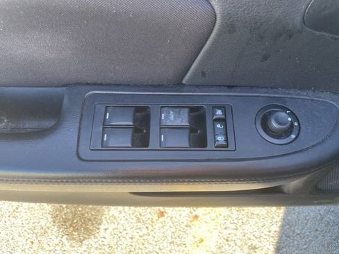 Used 2013 Chrysler 200 Touring image 10