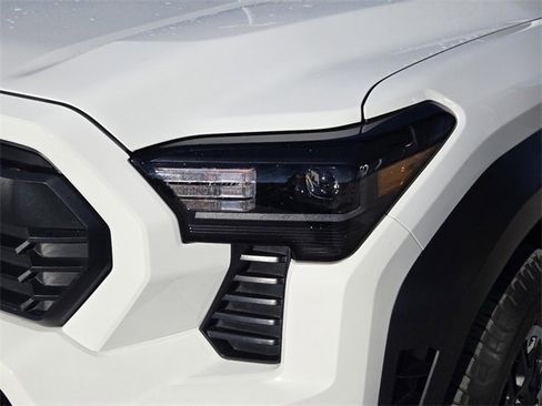 Used 2024 Toyota Tacoma TRD Off-Road image 36