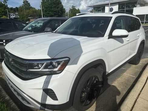 Used 2023 Volkswagen Atlas SE w/ Black Wheel Package AWD/4WD image 10