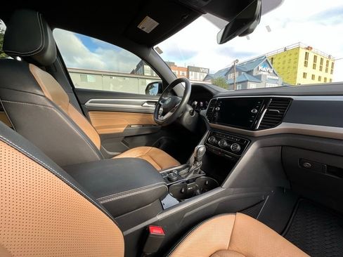 Used 2022 Volkswagen Atlas Cross Sport SEL Premium R-Line image 18