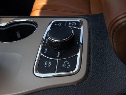 Used 2015 Jeep Grand Cherokee Summit AWD/4WD image 29
