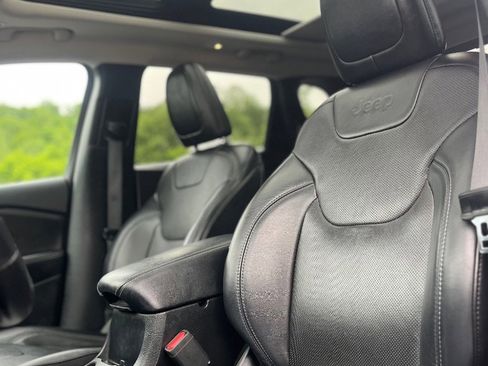 Used 2019 Jeep Cherokee Limited AWD/4WD image 8
