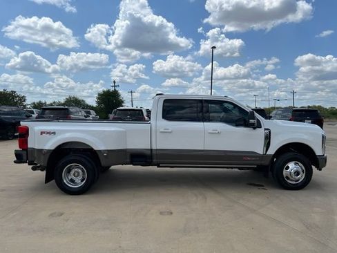 New 2026 Ford F350 4x4 Crew Cab DRW Super Duty image 8