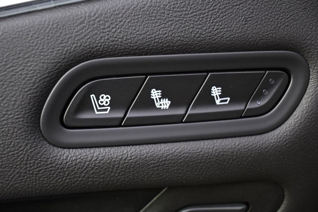 Certified 2024 Cadillac Escalade Premium Luxury w/ LPO, Floor Liner Package AWD/4WD image 25