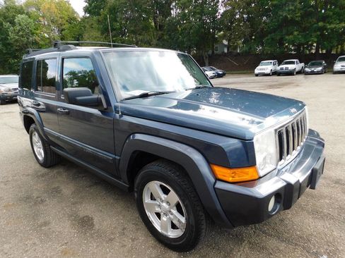Used 2008 Jeep Commander Sport image 1