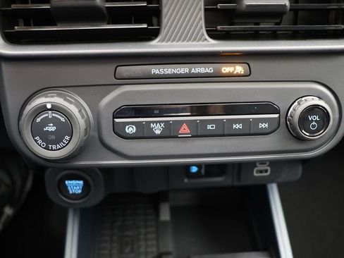 New 2025 Ford Maverick Lariat w/ Black Appearance Package image 30