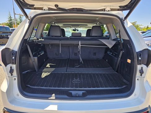 Used 2015 Toyota Highlander XLE AWD/4WD image 11