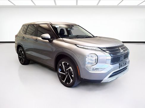 Used 2022 Mitsubishi Outlander SE FWD image 3