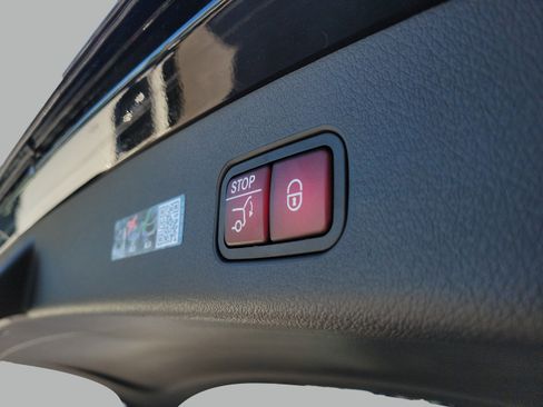 Certified 2026 Mercedes-Benz GLC 300 image 24
