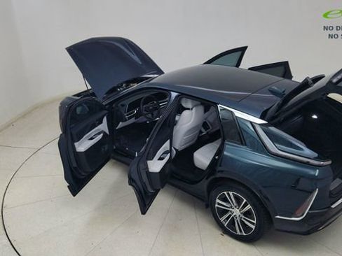 Used 2025 Cadillac Lyriq Luxury w/ LPO, Floor Liner Package RWD image 86