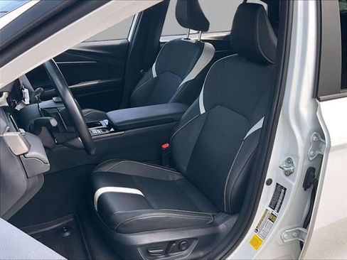 Used 2025 Toyota Camry SE FWD image 27