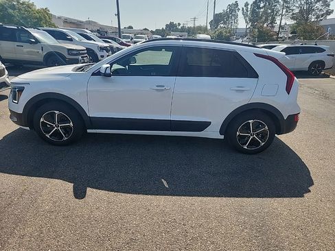 Used 2024 Kia Niro EX FWD image 10